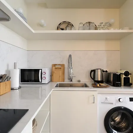 Elegant And Modern Parisian Charm Διαμέρισμα
