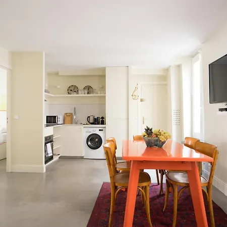Elegant And Modern Parisian Charm Apartment *