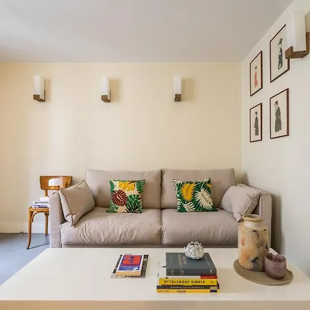 Elegant And Modern Parisian Charm Παρίσι