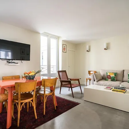 Elegant And Modern Parisian Charm París
