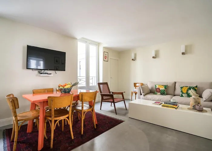 Elegant And Modern Parisian Charm París