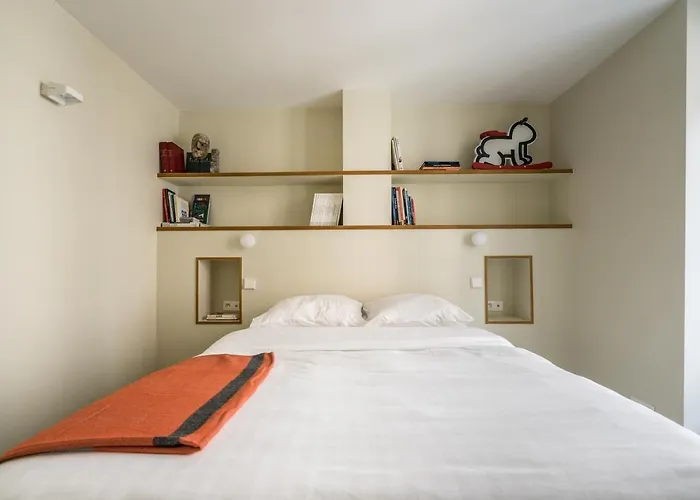 Elegant And Modern Parisian Charm Parijs