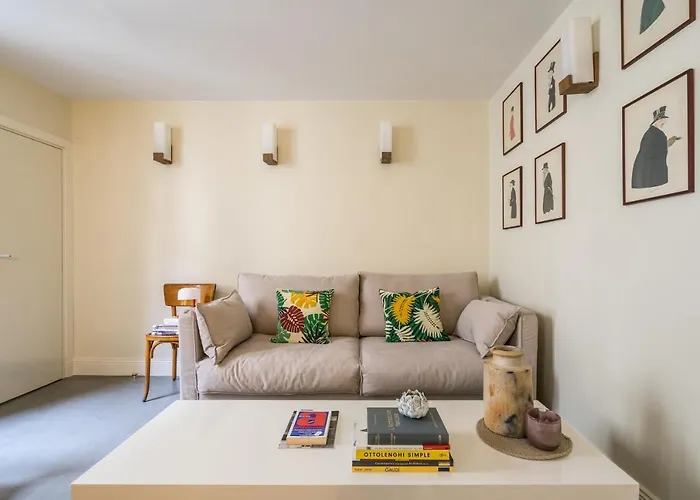 Elegant And Modern Parisian Charm Parijs